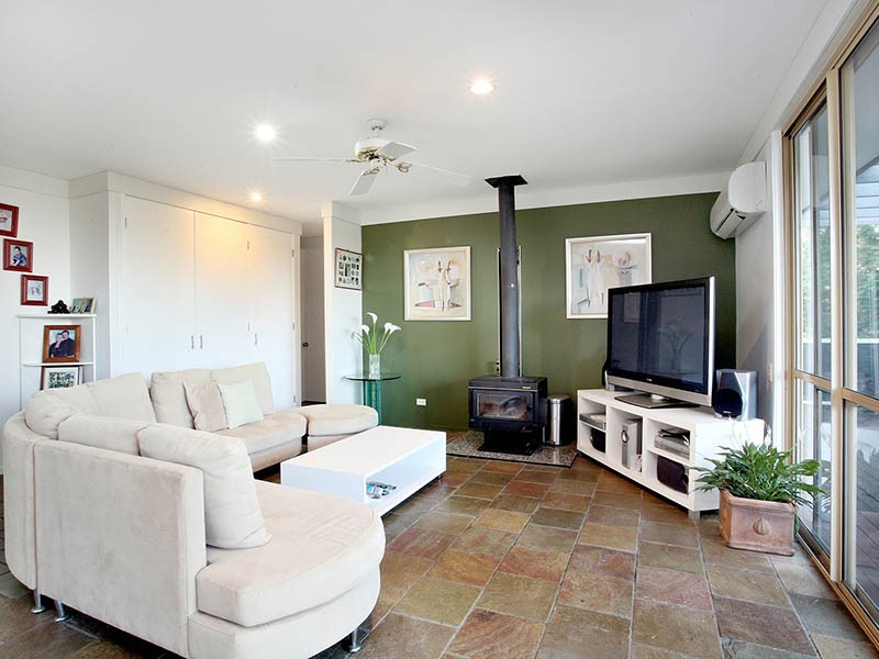 15 Surrey Crt, Helensvale QLD 4212