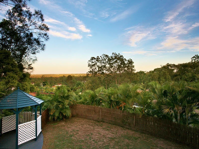 15 Surrey Crt, Helensvale QLD 4212