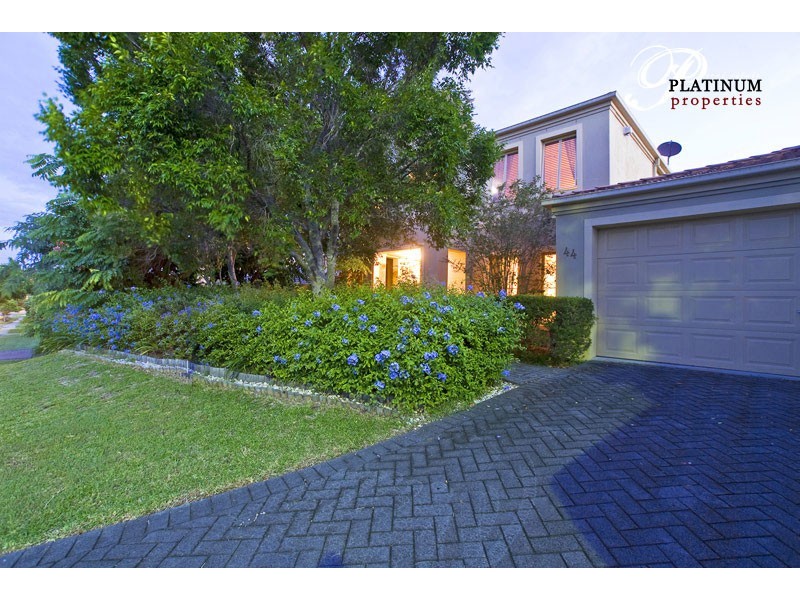 44 Crestwood Drive, Molendinar QLD 4214