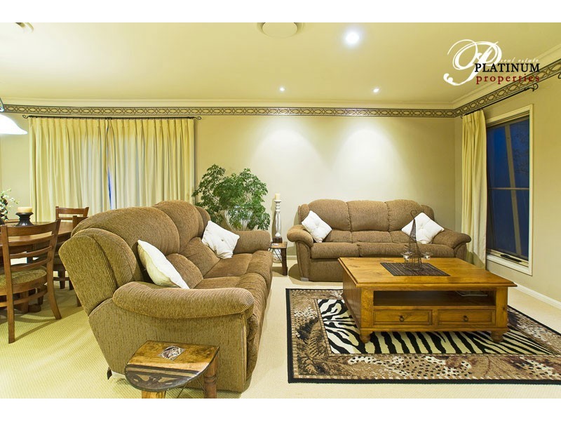 44 Crestwood Drive, Molendinar QLD 4214