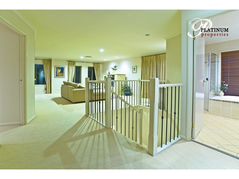 44 Crestwood Drive, Molendinar QLD 4214