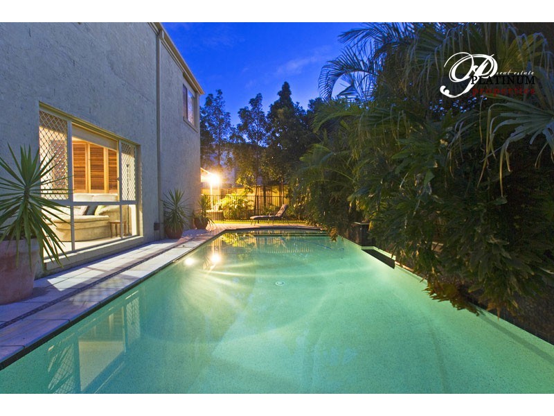 44 Crestwood Drive, Molendinar QLD 4214