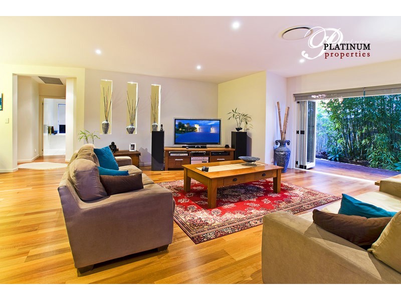 5 Trieste Court, Runaway Bay QLD 4216