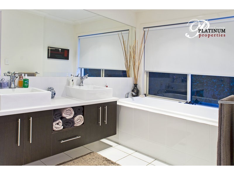 5 Trieste Court, Runaway Bay QLD 4216