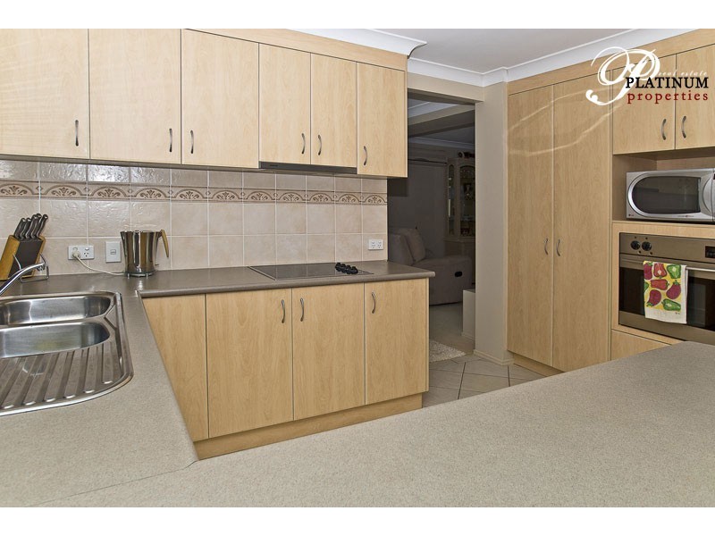 42  Gumleaf Drive, Molendinar QLD 4214