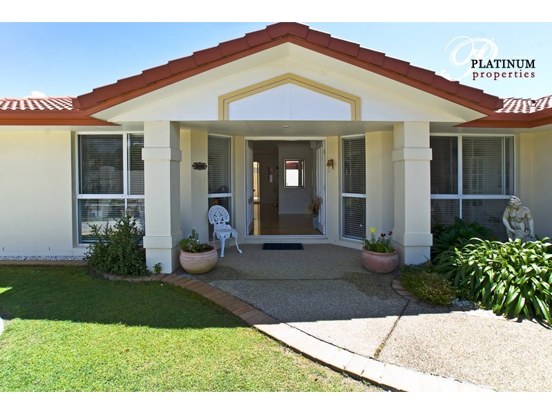 2 Folkstone Place, Runaway Bay QLD 4216