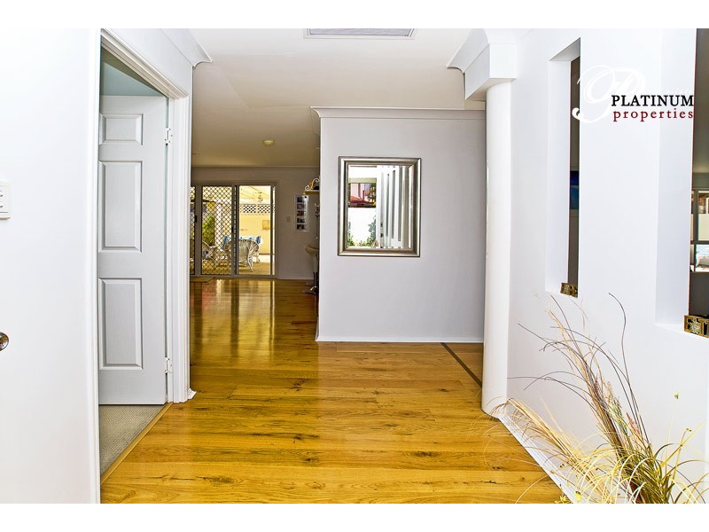 2 Folkstone Place, Runaway Bay QLD 4216