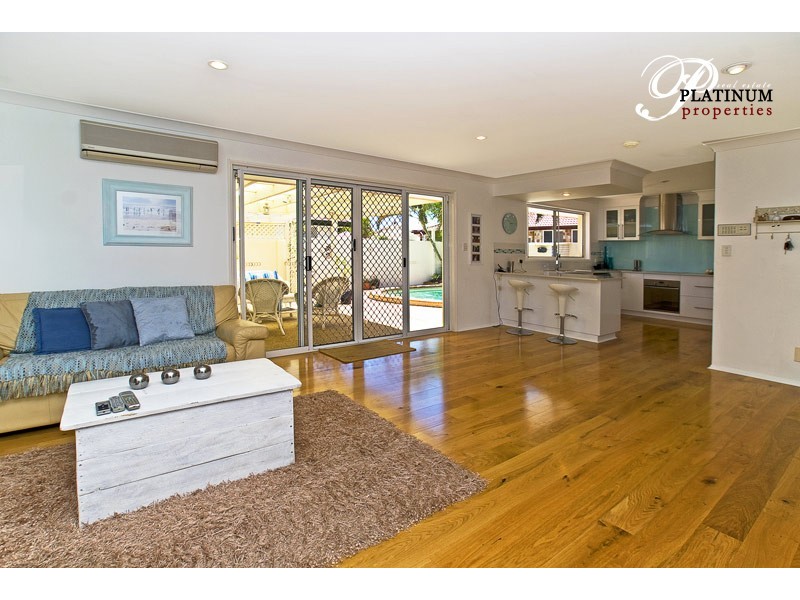 2 Folkstone Place, Runaway Bay QLD 4216