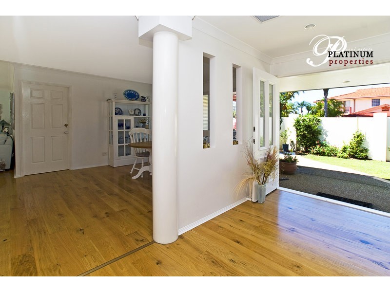 2 Folkstone Place, Runaway Bay QLD 4216