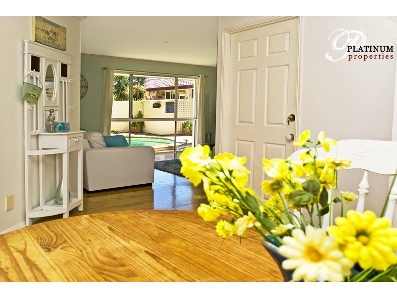 2 Folkstone Place, Runaway Bay QLD 4216