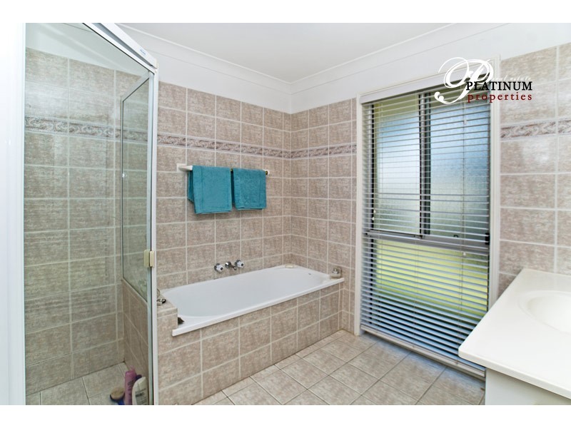 2 Folkstone Place, Runaway Bay QLD 4216