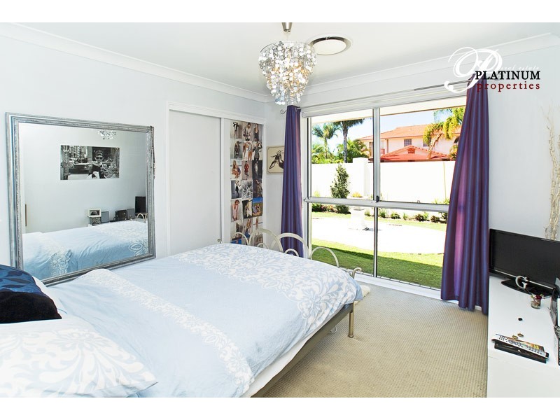 2 Folkstone Place, Runaway Bay QLD 4216