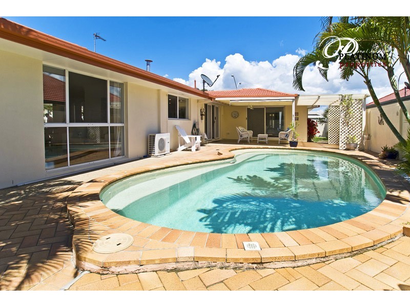 2 Folkstone Place, Runaway Bay QLD 4216