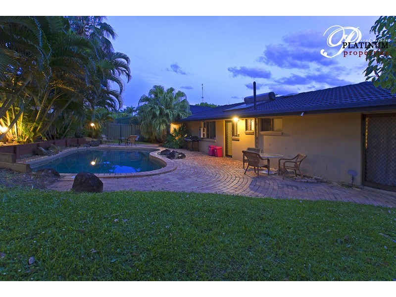 49 Collins Crescent, Benowa QLD 4217