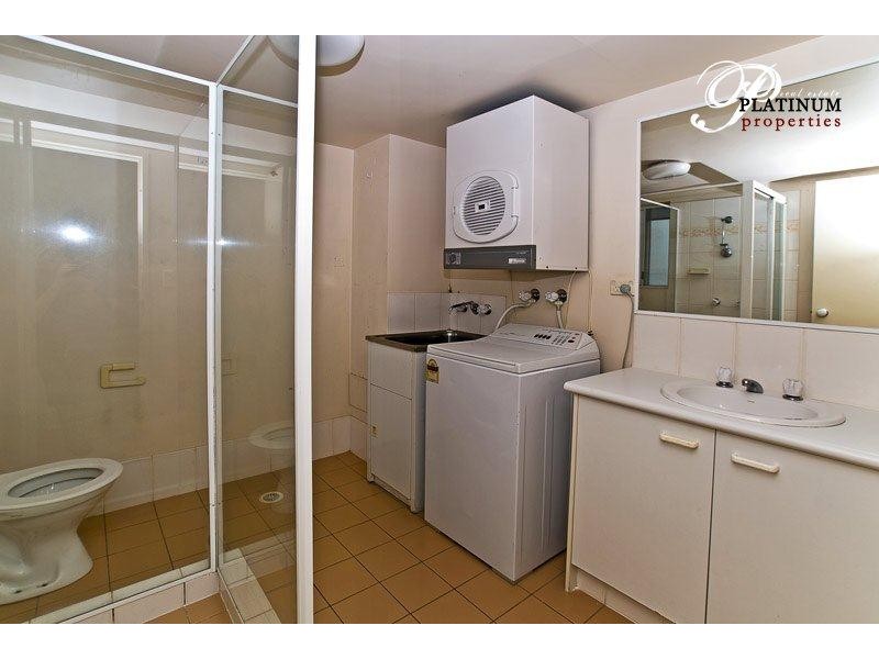 11/4 Adori St, Chevron Island QLD 4217