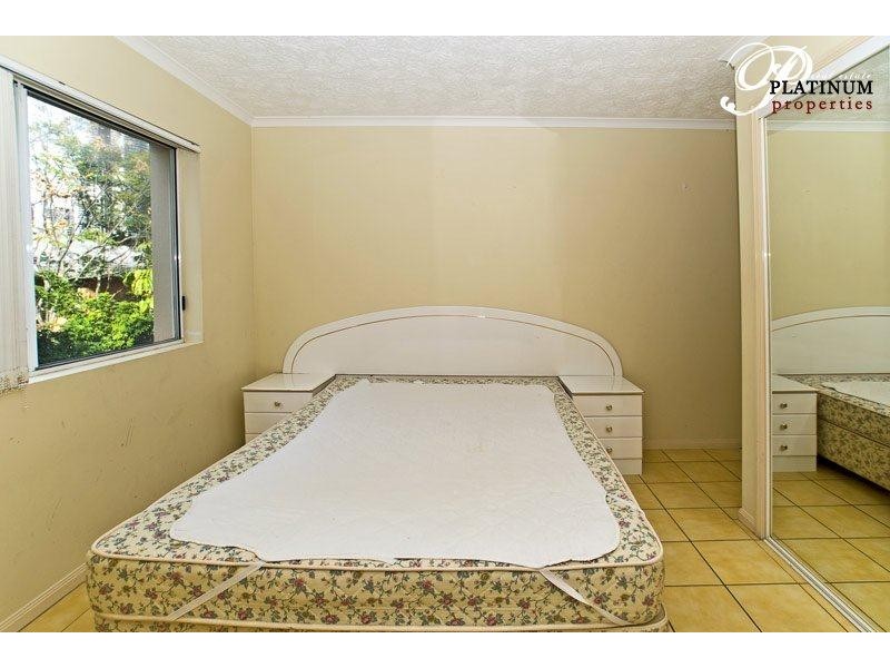 11/4 Adori St, Chevron Island QLD 4217