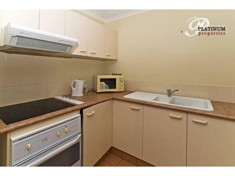 11/4 Adori St, Chevron Island QLD 4217