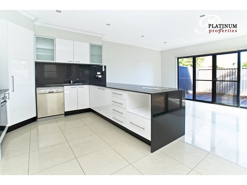 2/40 Bayview Street, Runaway Bay QLD 4216