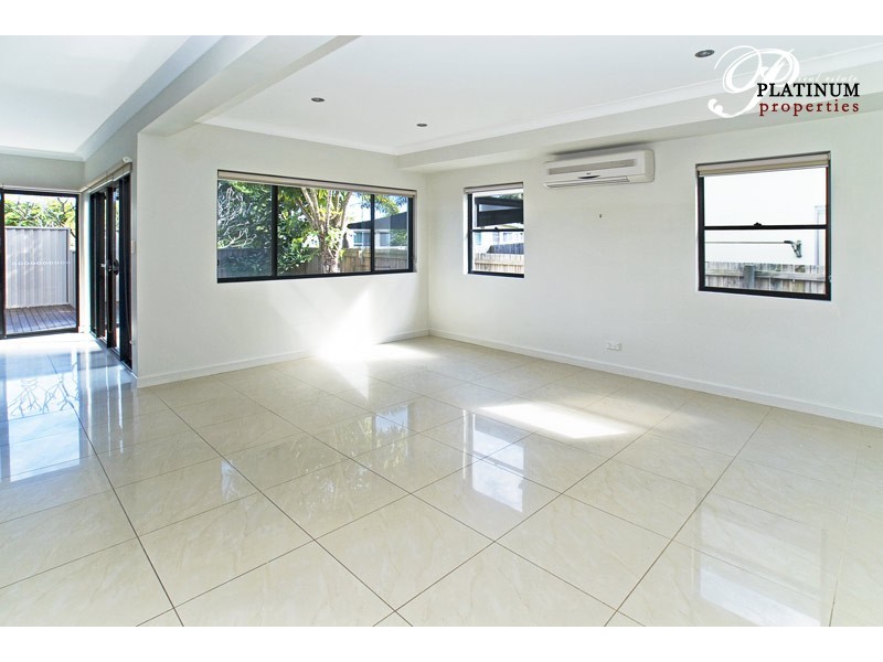 2/40 Bayview Street, Runaway Bay QLD 4216