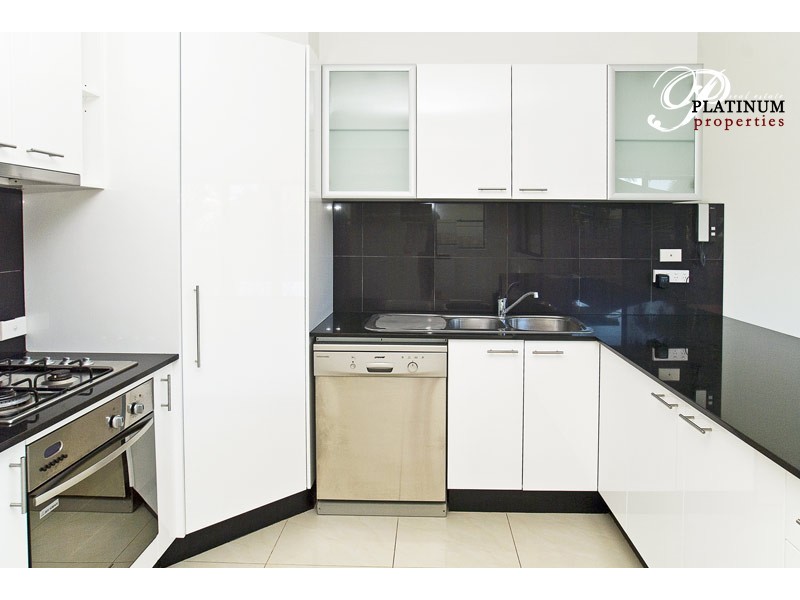 2/40 Bayview Street, Runaway Bay QLD 4216