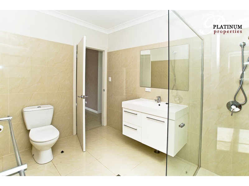 2/40 Bayview Street, Runaway Bay QLD 4216