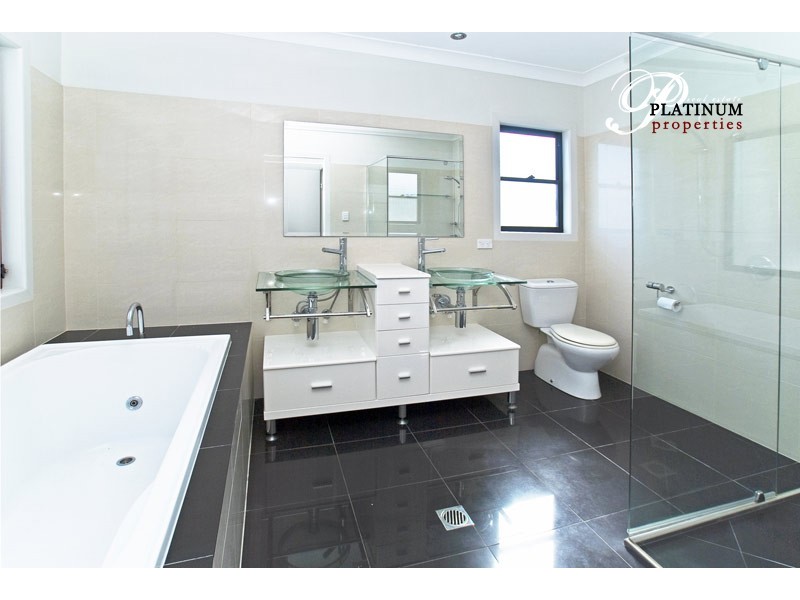 2/40 Bayview Street, Runaway Bay QLD 4216