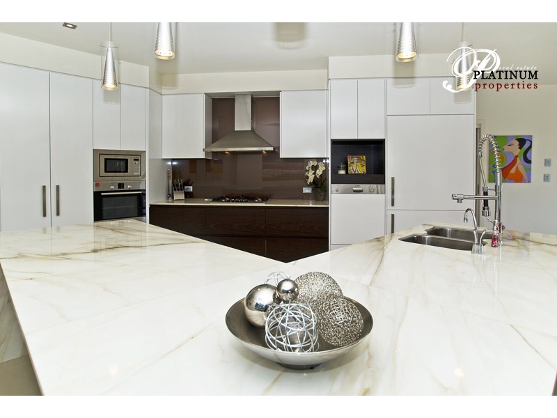 22 Middle Quay Drive, Biggera Waters QLD 4216