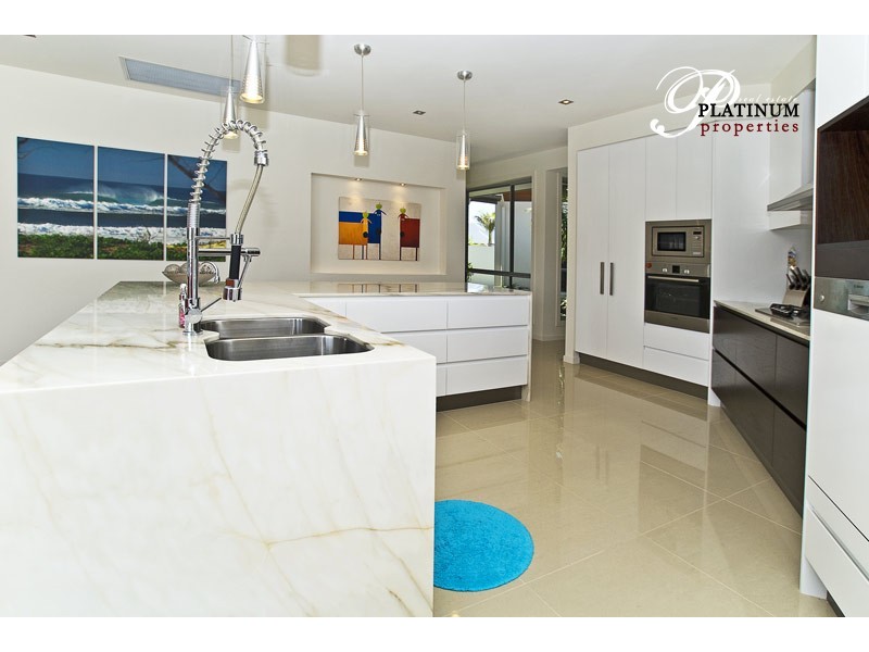 22 Middle Quay Drive, Biggera Waters QLD 4216
