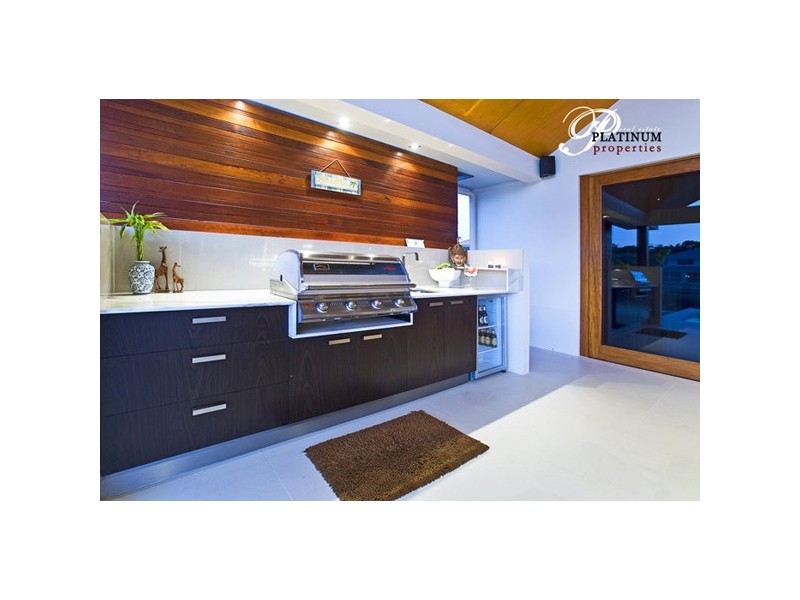 22 Middle Quay Drive, Biggera Waters QLD 4216