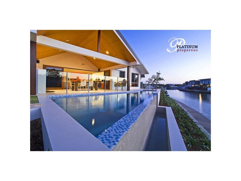 22 Middle Quay Drive, Biggera Waters QLD 4216