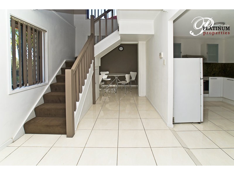 2 Koonan Court, Ashmore QLD 4214