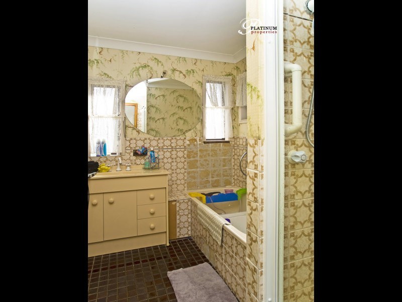 48 Broadwater Street, Runaway Bay QLD 4216