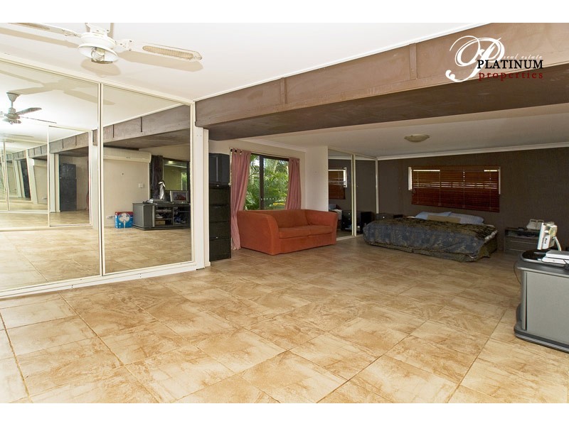 49 Collins Crescent, Benowa QLD 4217