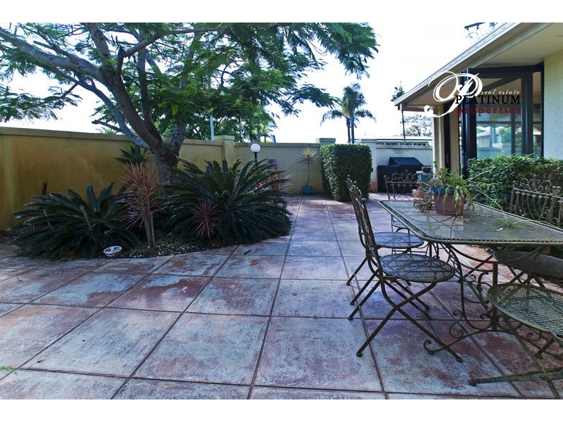 138 Paradise Parade, Paradise Point QLD 4216