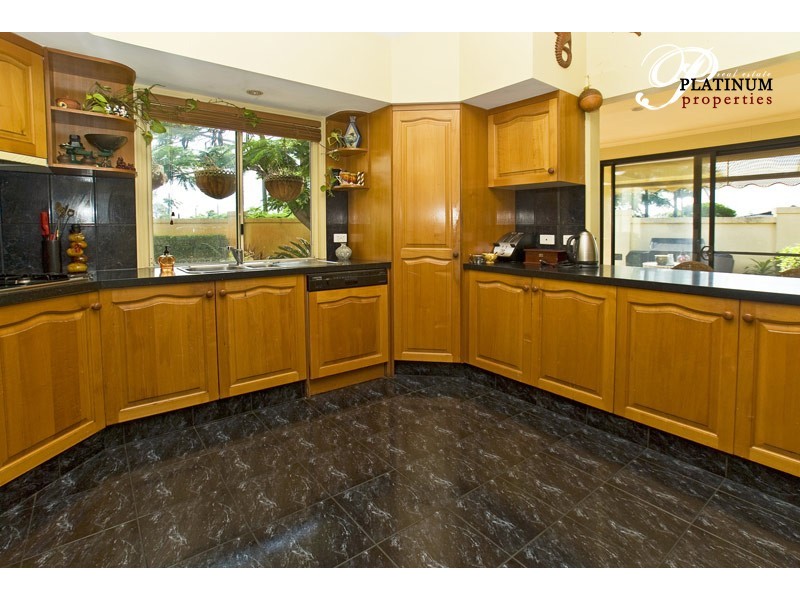 138 Paradise Parade, Paradise Point QLD 4216