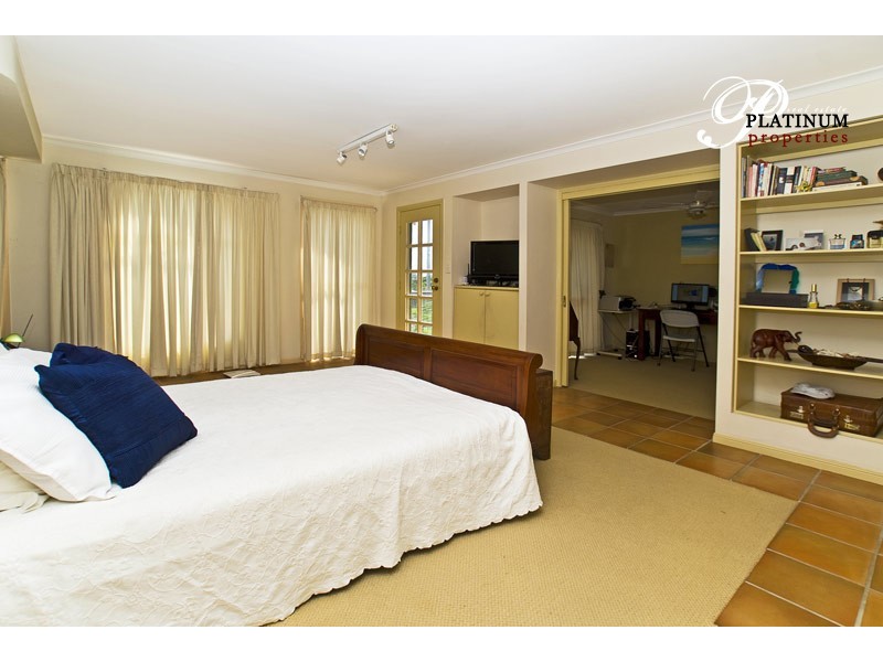 138 Paradise Parade, Paradise Point QLD 4216