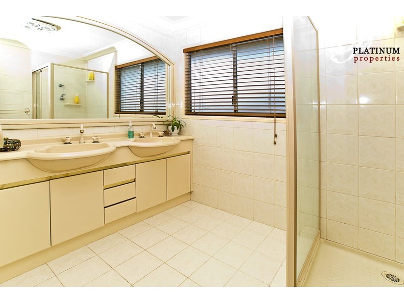 138 Paradise Parade, Paradise Point QLD 4216