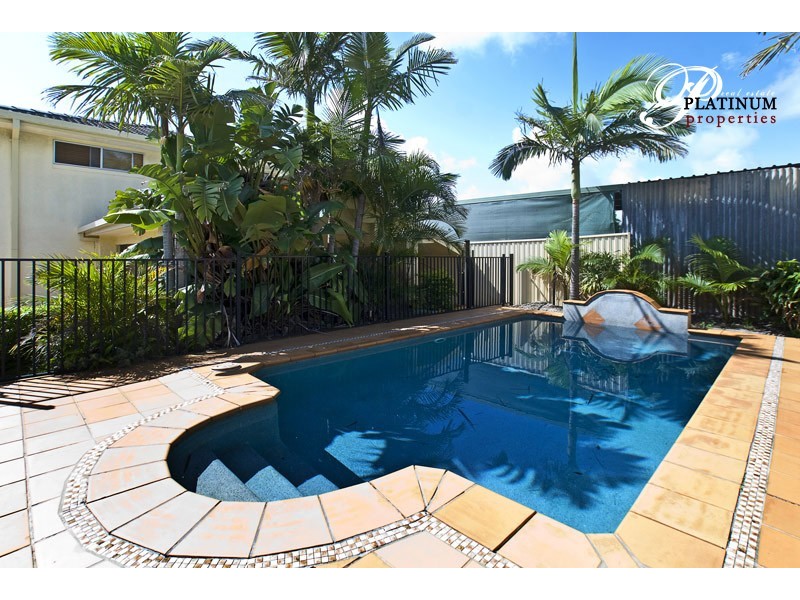 138 Paradise Parade, Paradise Point QLD 4216