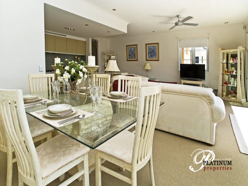 3202/3030 The Boulevard, Carrara QLD 4211