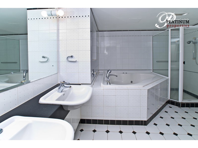 17/12 Commodore Drive, Surfers Paradise QLD 4217