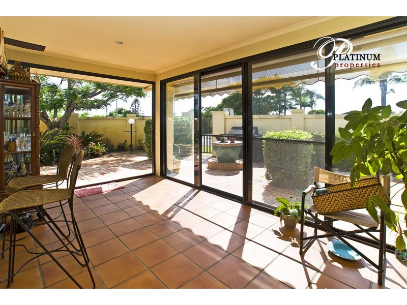 138 Paradise Parade, Paradise Point QLD 4216