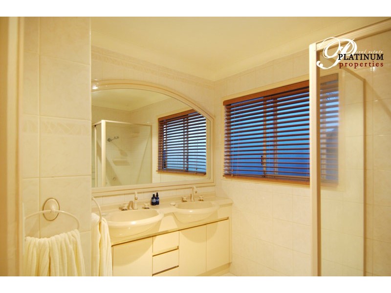 138 Paradise Parade, Paradise Point QLD 4216