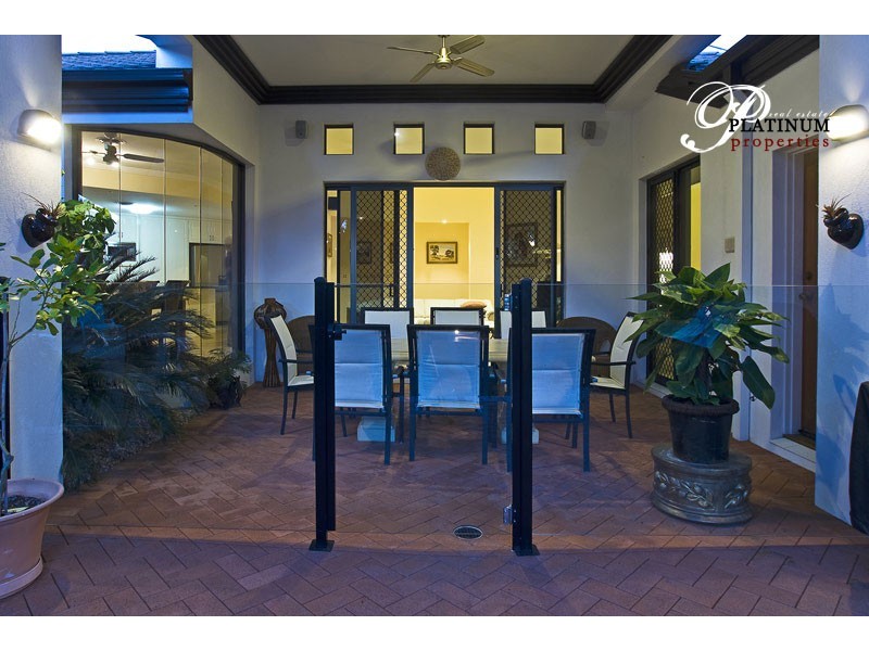 14 Kilbreck Street, Benowa Waters QLD 4217