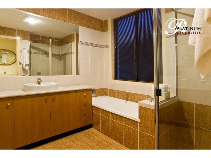 14 Kilbreck Street, Benowa Waters QLD 4217