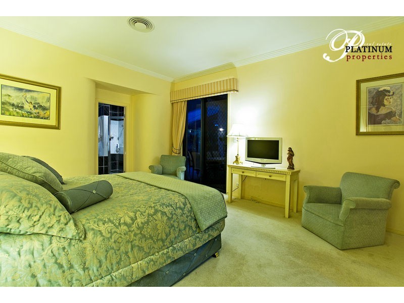 14 Kilbreck Street, Benowa Waters QLD 4217