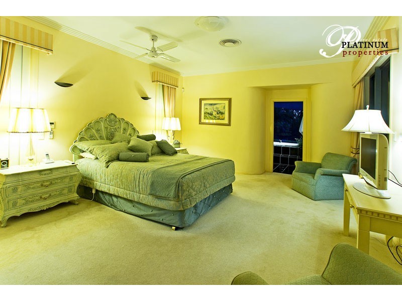 14 Kilbreck Street, Benowa Waters QLD 4217