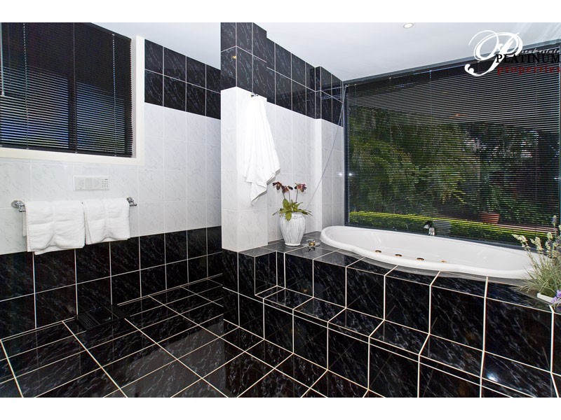 14 Kilbreck Street, Benowa Waters QLD 4217