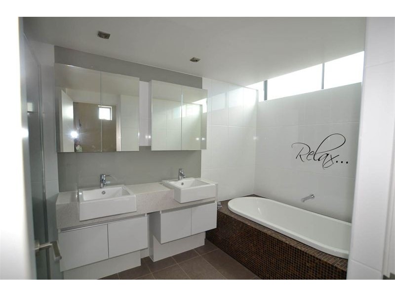 28 Bayview Street, Runaway Bay QLD 4216