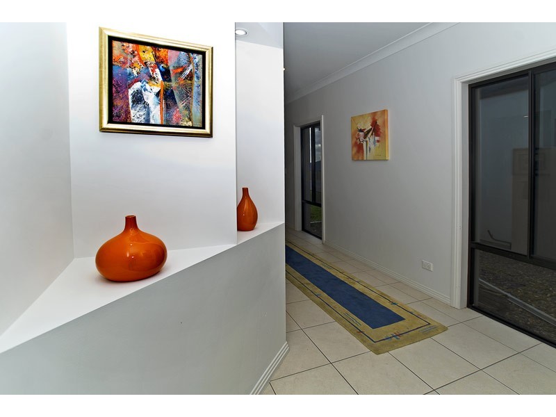 3 Zane Street, Molendinar QLD 4214