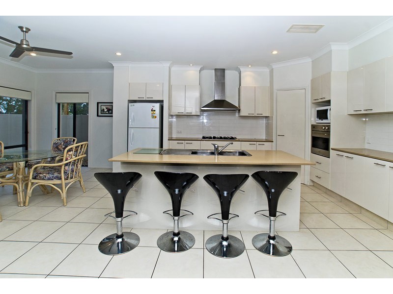 3 Zane Street, Molendinar QLD 4214